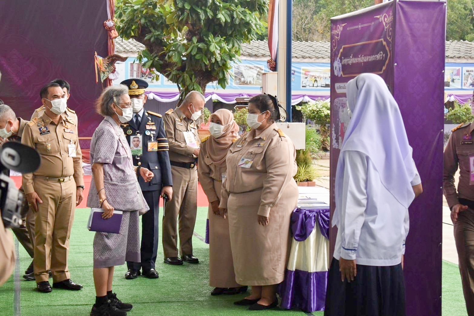 สมเด็จพระกนิษฐาธิราชเจ้า กรมสมเด็จพระเทพรัตนราชสุดา ฯ สยามบรมราชกุมารี ทรงปฏิบัติพระราชกรณียกิจที่ โรงเรียนสายบุรีแจ้งประชาคาร จังหวัดปัตตานี