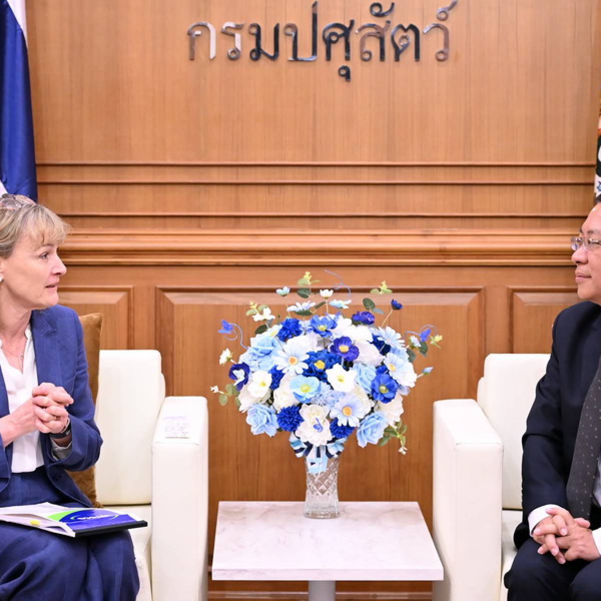 อธิบดีกรมปศุสัตว์ ต้อนรับคณะผู้แทนจากกรรมาธิการยุโรปด้านเกษตรและพัฒนาชนบท ร่วมหารือความร่วมมือด้านสุขอนามัยสัตว์ในสินค้าปศุสัตว์ระหว่างไทยและประเทศในอียู