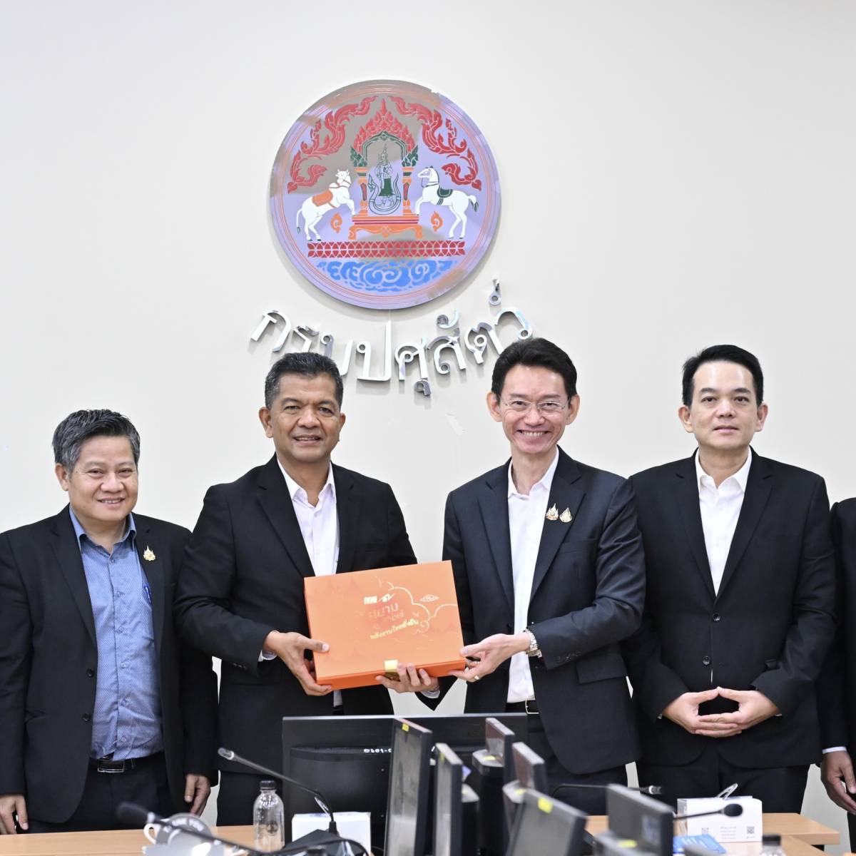 กรมปศุสัตว์ ต้อนรับสำนักงานคณะกรรมการกำกับกิจการพลังงาน ศึกษาดูงานระบบการยื่นคำขอและการอนุญาตของกรมปศุสัตว์