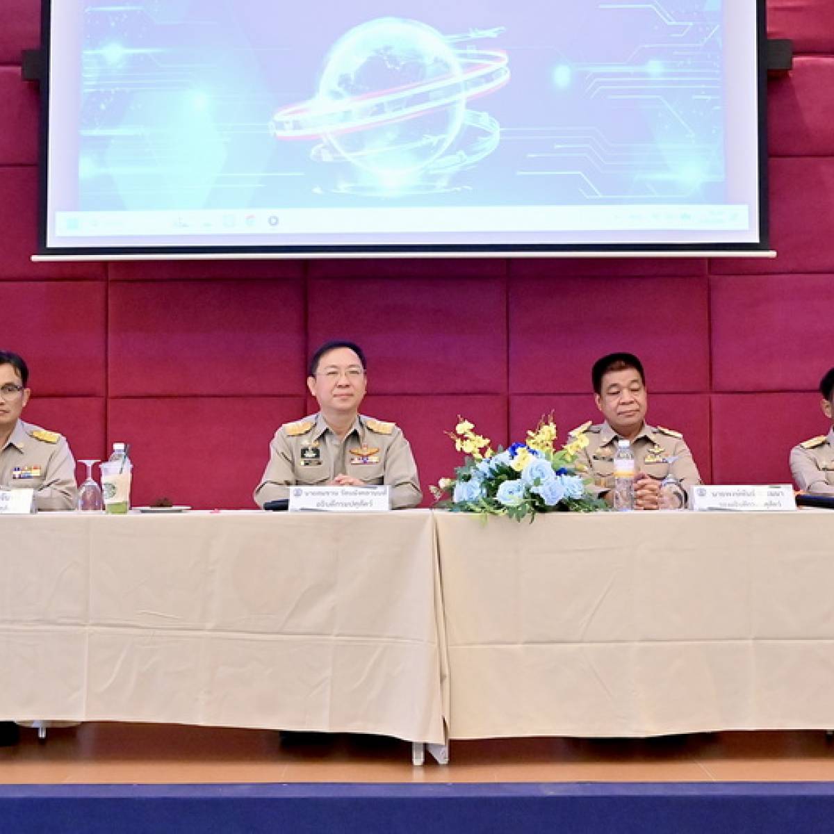 กรมปศุสัตว์ จัดเสวนาพิเศษ “เจาะลึกครอบครัวปศุสัตว์” สานต่อประสบการณ์จากรุ่นพี่สู่รุ่นน้อง พร้อมสรุปผลงานขับเคลื่อนองค์กร ประจำปีงบประมาณ พ.ศ.2569