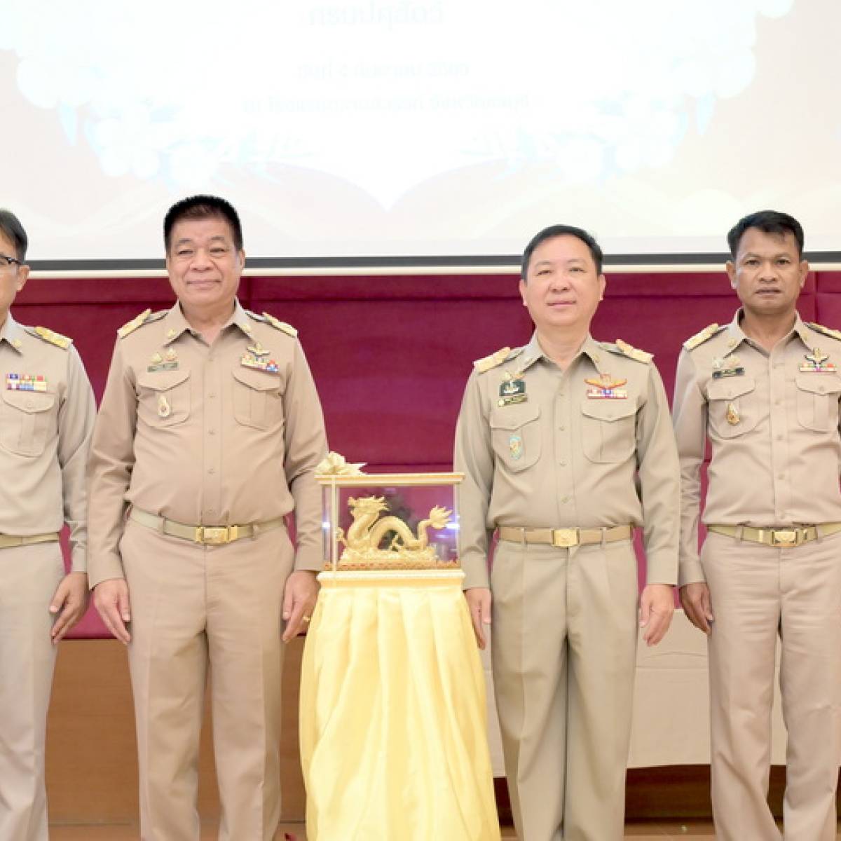 กรมปศุสัตว์ จัดพิธีประกาศเกียรติคุณ มอบของที่ระลึกและแสดงมุทิตาจิต แก่ผู้เกษียณอายุราชการ ประจำปี 2569