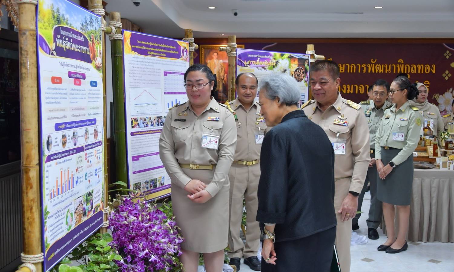 สมเด็จพระกนิษฐาธิราชเจ้า กรมสมเด็จพระเทพรัตนราชสุดา ฯ สยามบรมราชกุมารี เสด็จพระราชดำเนินไปทรงปฏิบัติพระราชกรณียกิจ ณ ศูนย์ศึกษาการพัฒนาพิกุลอันเนื่องมาจากพระราชดำริ จังหวัดนราธิวาส